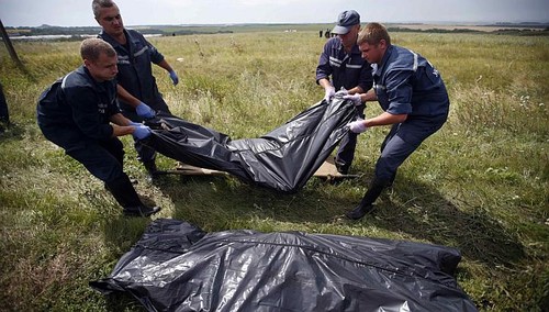 Air-crash victims’ bodies moved to Donetsk - ảnh 1